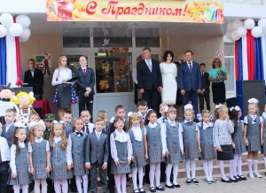 Депутаты тольяттинского парламента поздравили школьников и студентов с Днем знаний