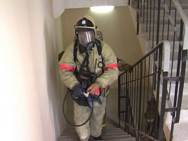 В Самаре 16 человек тушили пожар в квартире на ул. Санфировой