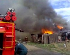В Промышленном районе Самары горело 60 кв. метров сараев