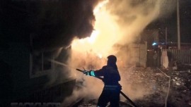 В Кошкинском районе ночью загорелся дом на 180 кв. метрах