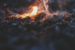 В Самаре ночью загорелась крупная свалка напротив кладбища Рубежное