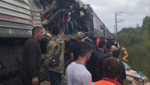 Названы возможные причины столкновения поезда и грузовика в Югре