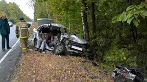 В  Ставропольском районе «Lada Granta» врезалась в стоящий на обочине «КамАЗ», погиб пассажир легкового авто