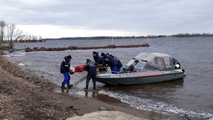 Меньше часа понадобилось спасателям, чтобы доставить и передать медикам женщину с инсультом из Рождествено