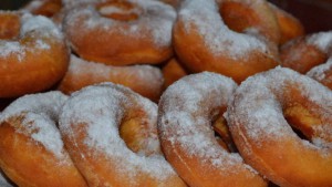 В Хьюстоне преступники ограбили кафе и угостили посетителей пончиками