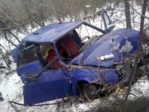 После ДТП в Ставропольском районе водителя и пассажира зажало в салоне машины